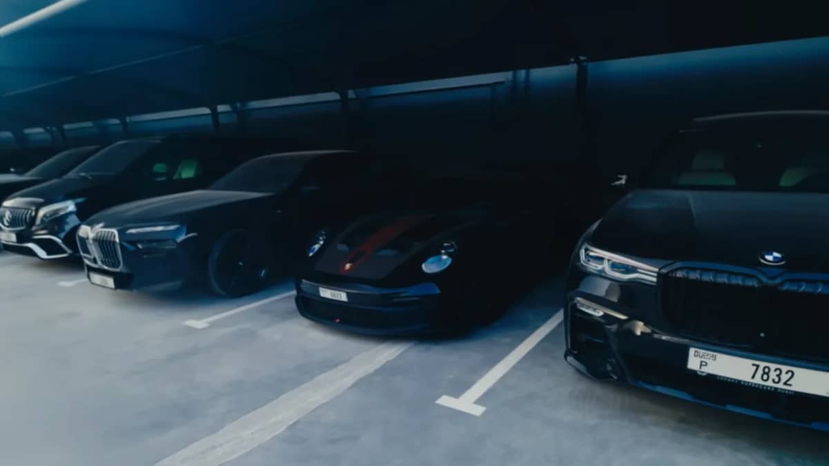 bugatti-veyron-hypercar-garage