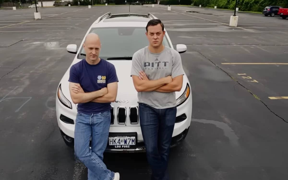 man-drives-a-jeep-while-two-hackers-remotely-attack-it