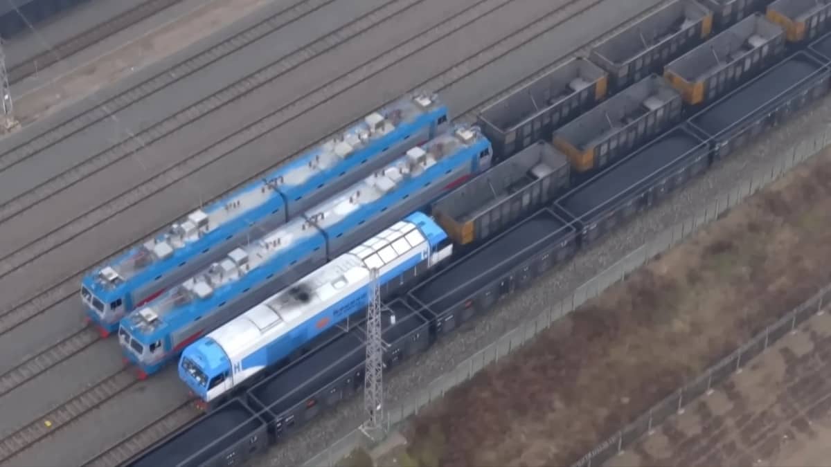 china-achieves-a-world-first-with-wireless-train-convoy