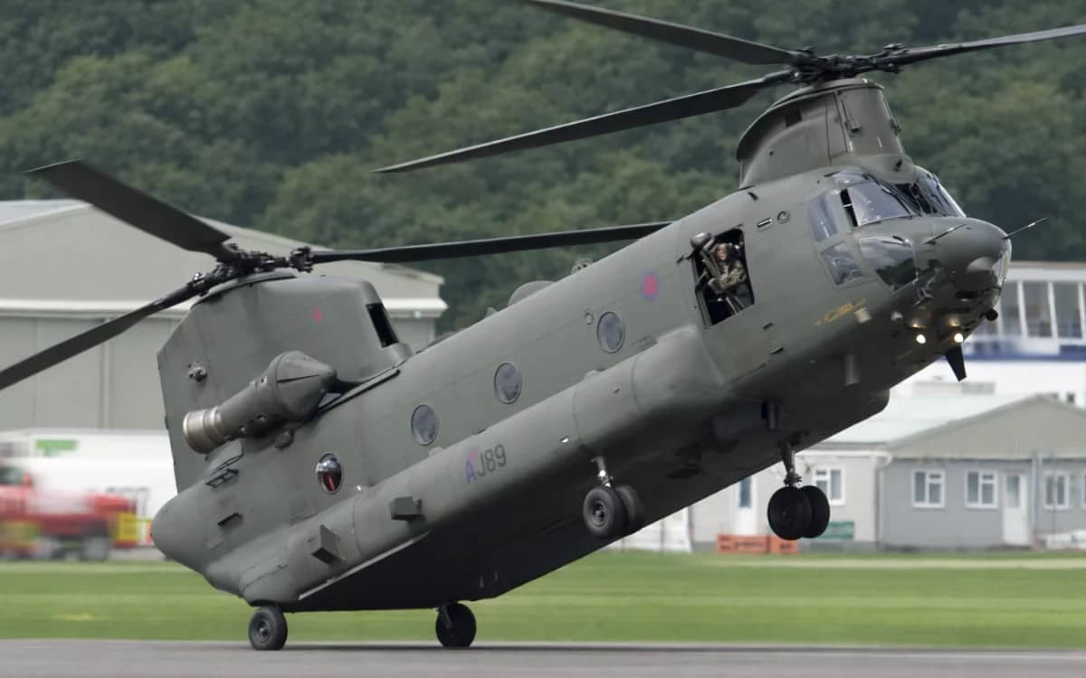 chinook-ch-47-performs-wheelie