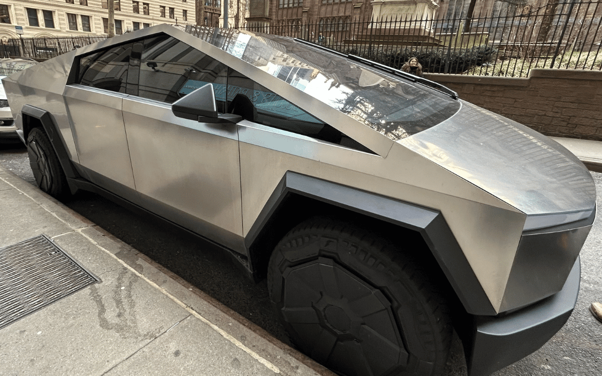 Tesla's Full Self-Driving has a much more honest name in China