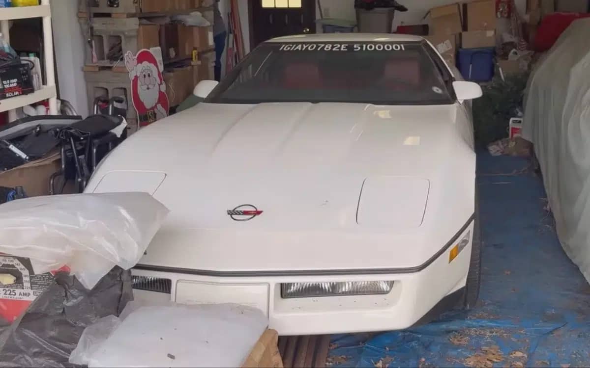 c4-corvette-001-found-in-american-garage