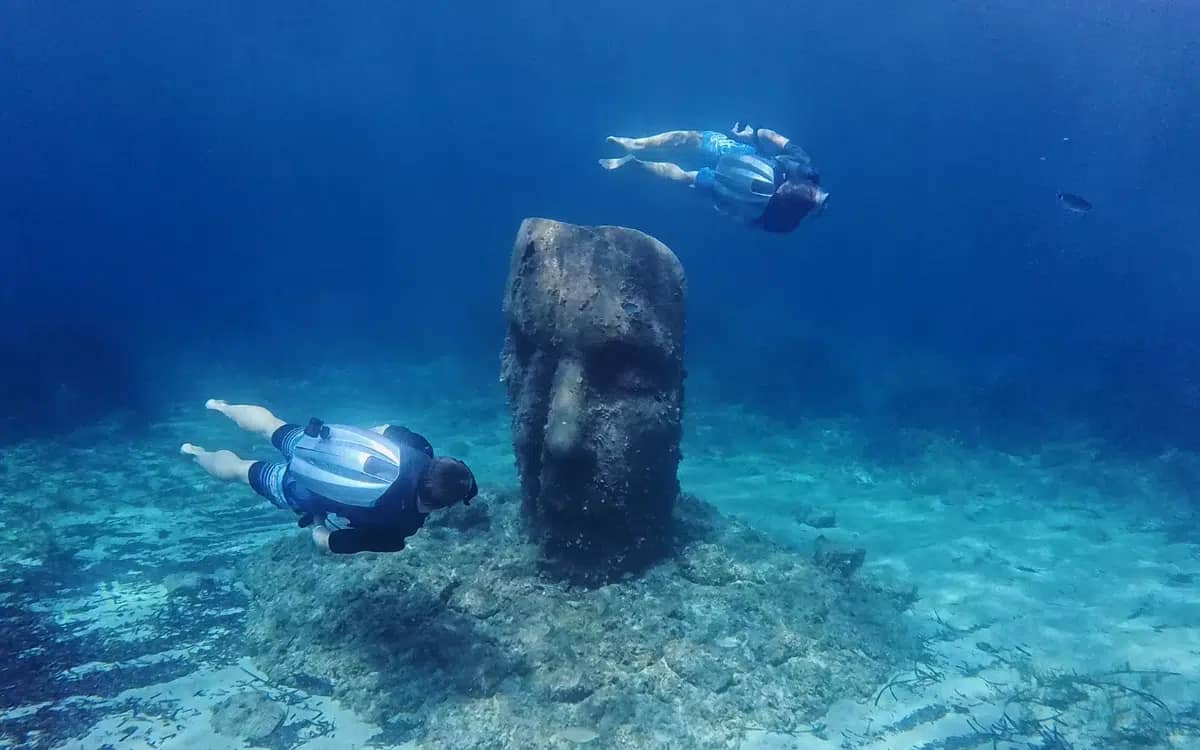 the-worlds-first-underwater-jetpack-was-designed-with-f1-cars-in-mind