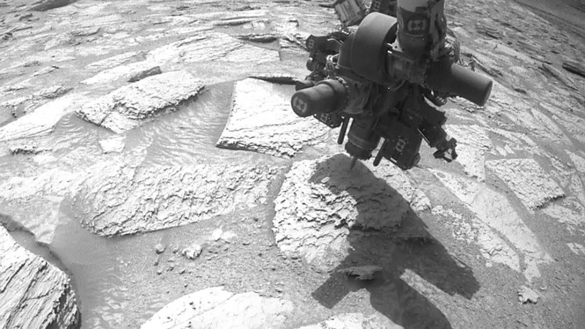 nasa-curiosity-rover-mars-rock-stuck-drilling