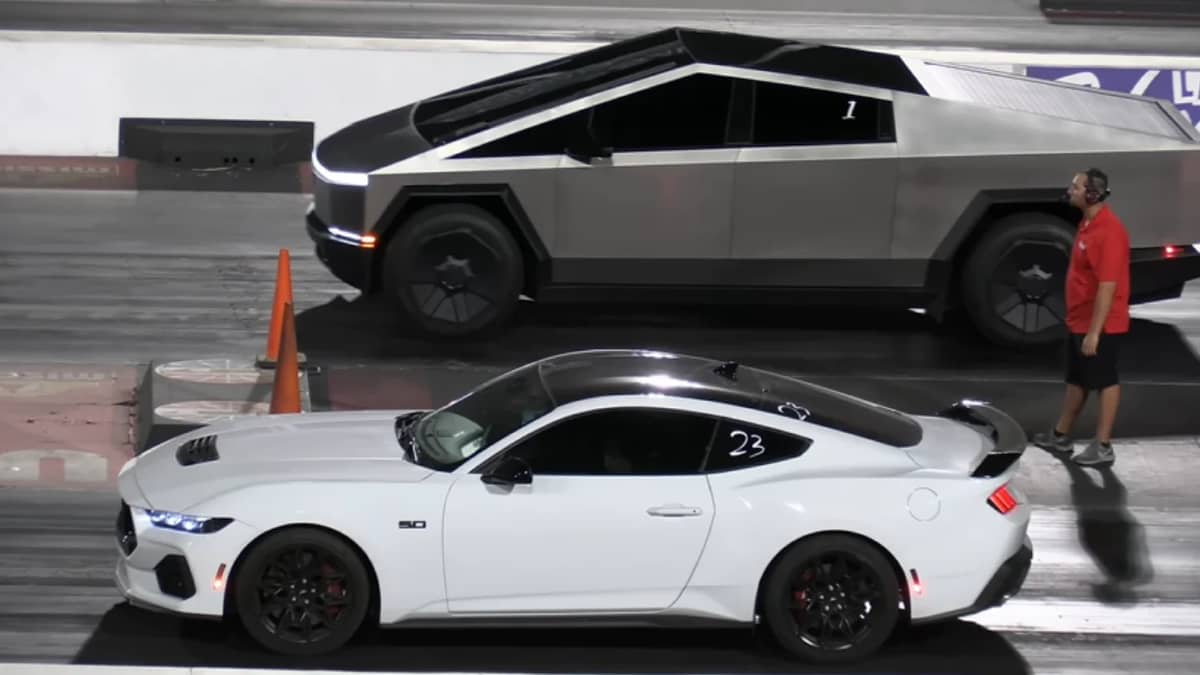 tesla-cybertruck-s650-ford-mustang-gt-drag-race