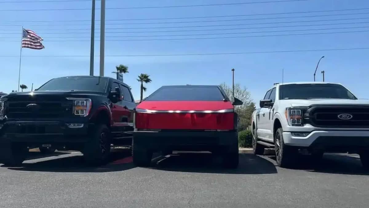 tesla-cybertruck-las-vegas-parked-ford-f-150-size