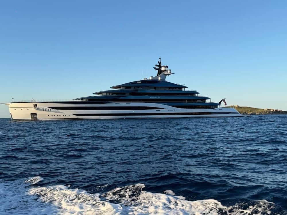 supercar-blondie-surprised-secretive-yachts-deep-blue