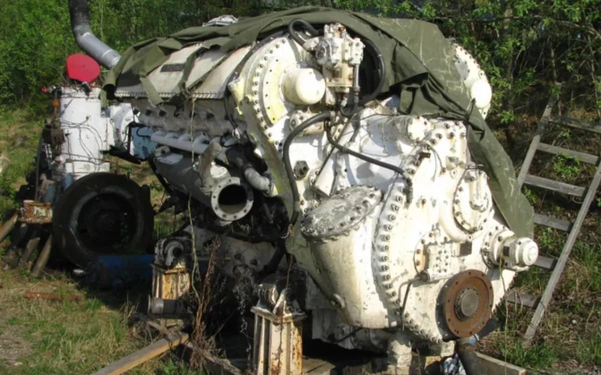 This triangle-shaped diesel engine with 38 pistons is one of the weirdest ever made