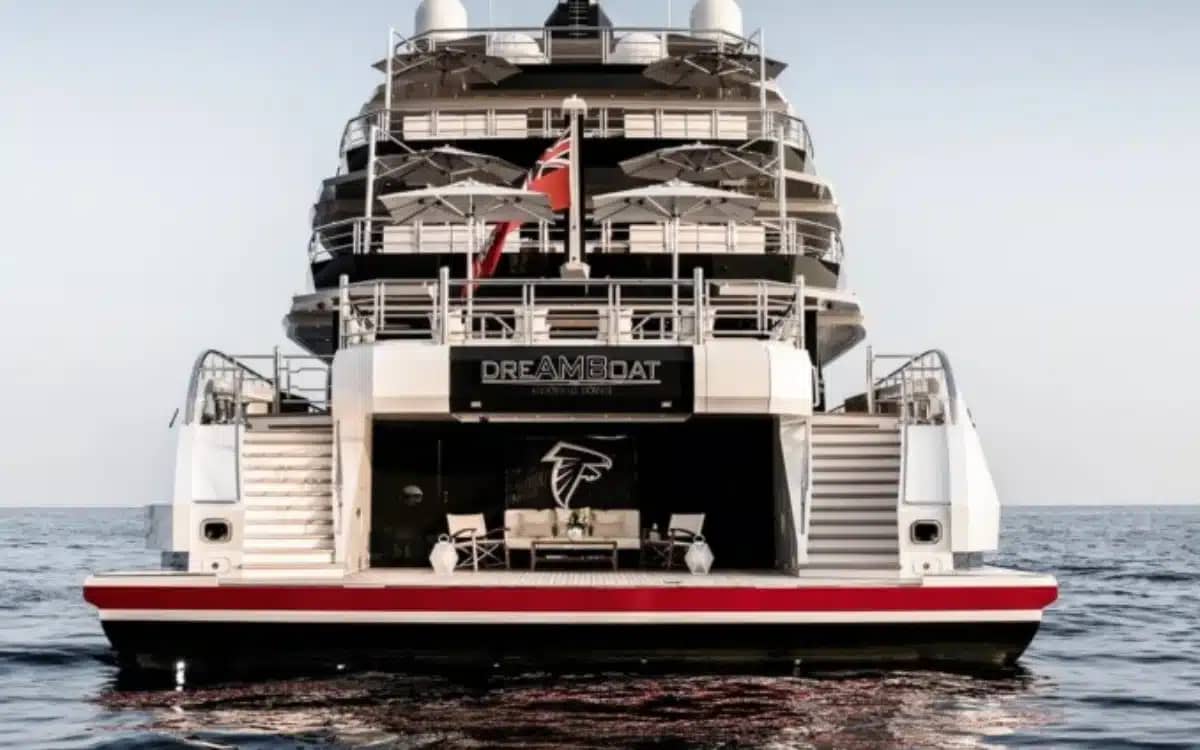 super-bowl-finished-atlanta-falcons-owner-selling-superyacht