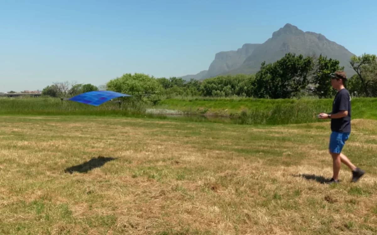 man-builds-100-solar-powered-drone-disbelief-when-it-successfully-lifts-off