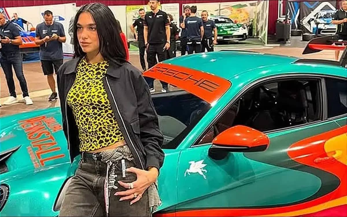 f1-monaco-grand-prix-rennstall-porsche-911-gt3-rs-dua-lipa