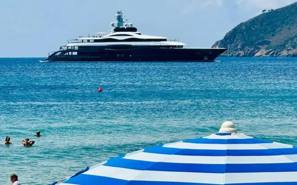 mark-zuckerberg-megayacht-launchpad-island-elba-italy
