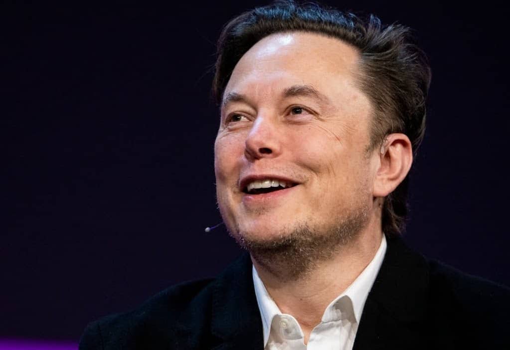 Elon Musk is having a second crack at buying Twitter, says he has $46.5 billion in funding