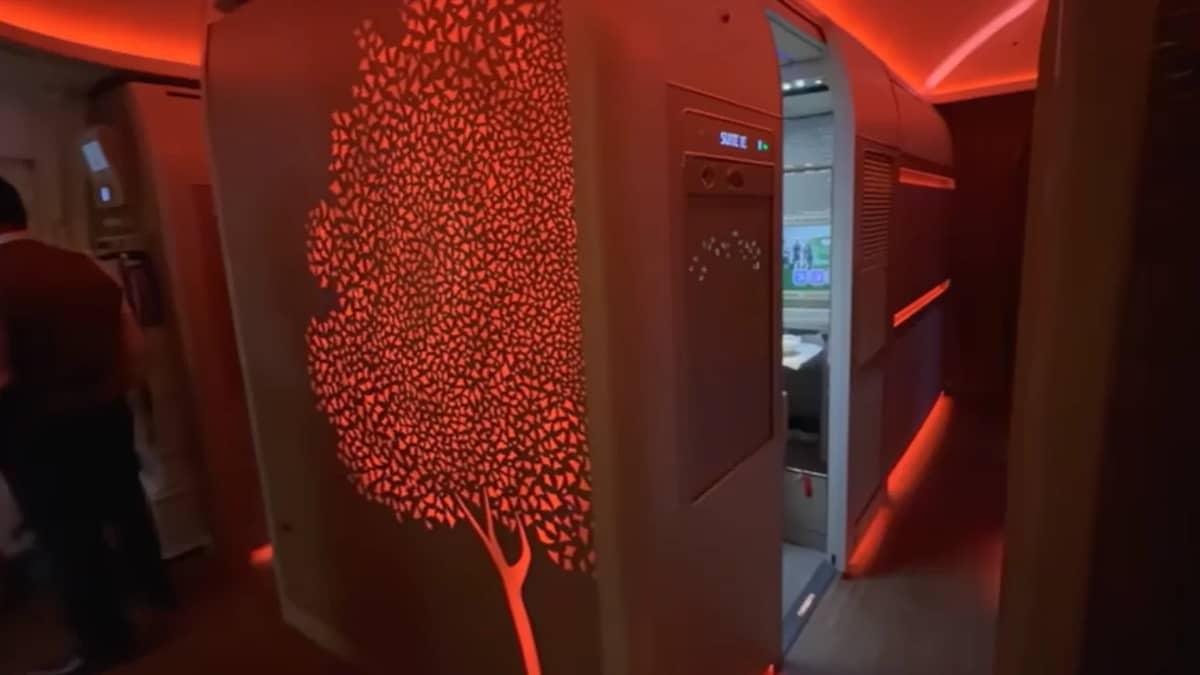 emirates-boeing-777-300er-first-class-virtual-windows