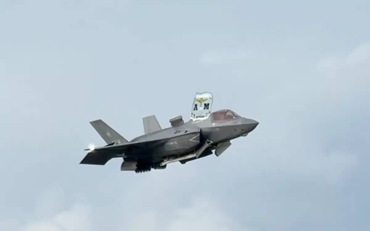 italy-frecce-tricolori-f-35b-sound-gives-onlookers-goosebumps