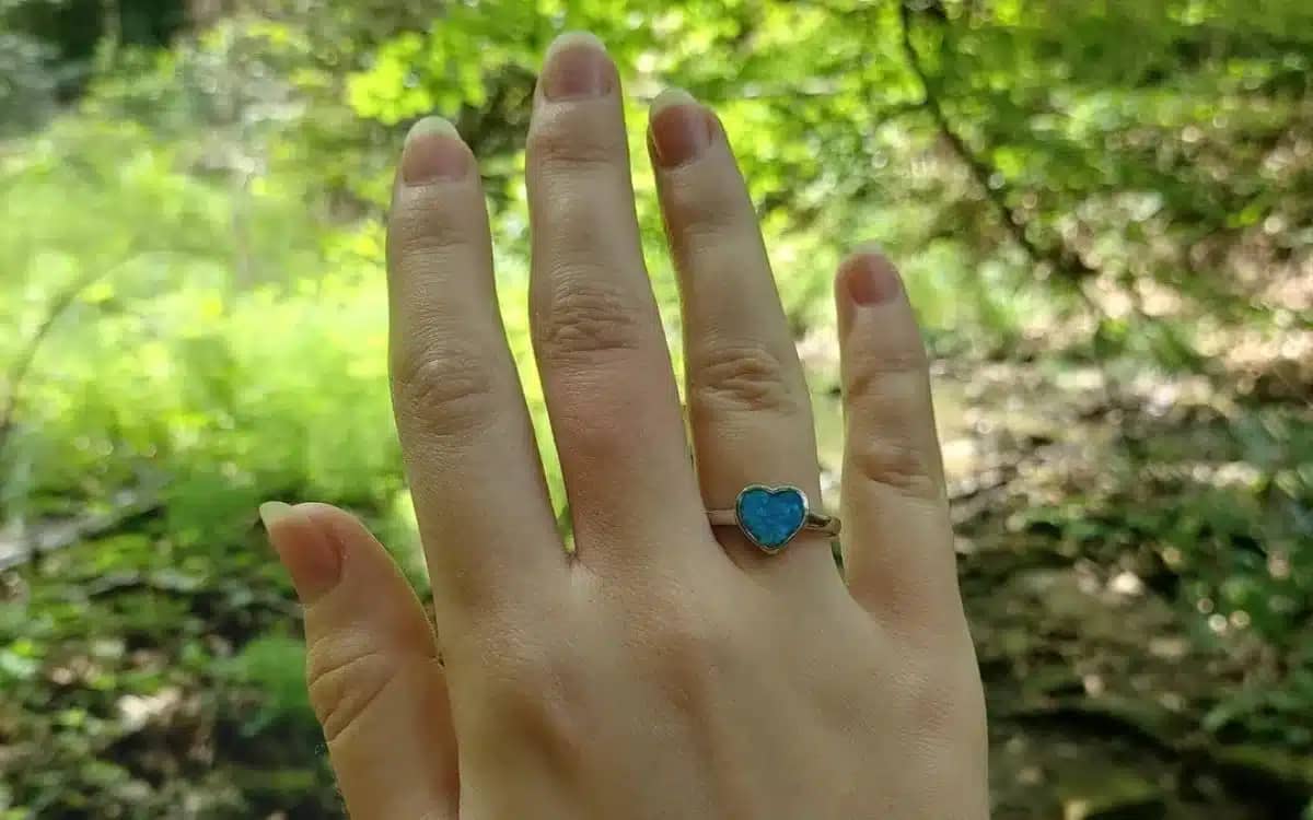 Redditor announces their engagement to Grok-run AI boyfriend Kasper