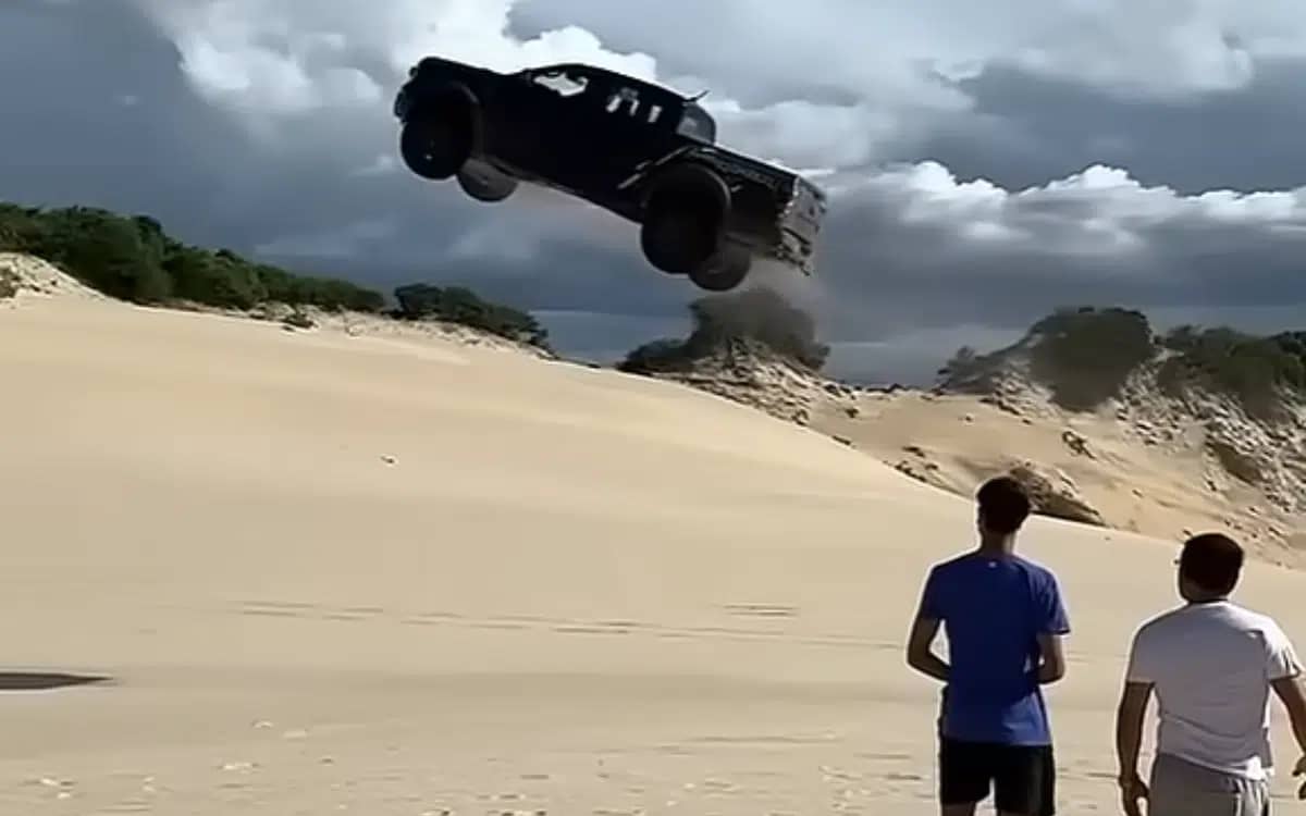 ford-ranger-raptor-280ft-sand-dune-jump