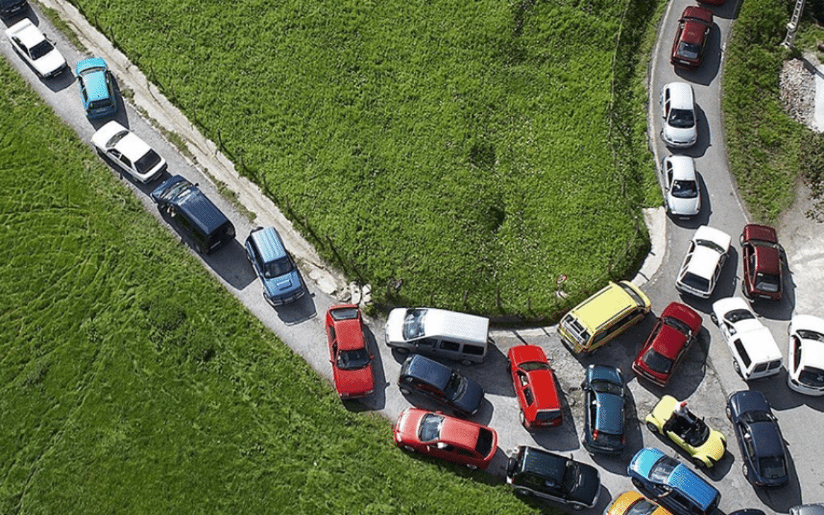 worlds-most-peaceful-traffic-jam-no-angry-people