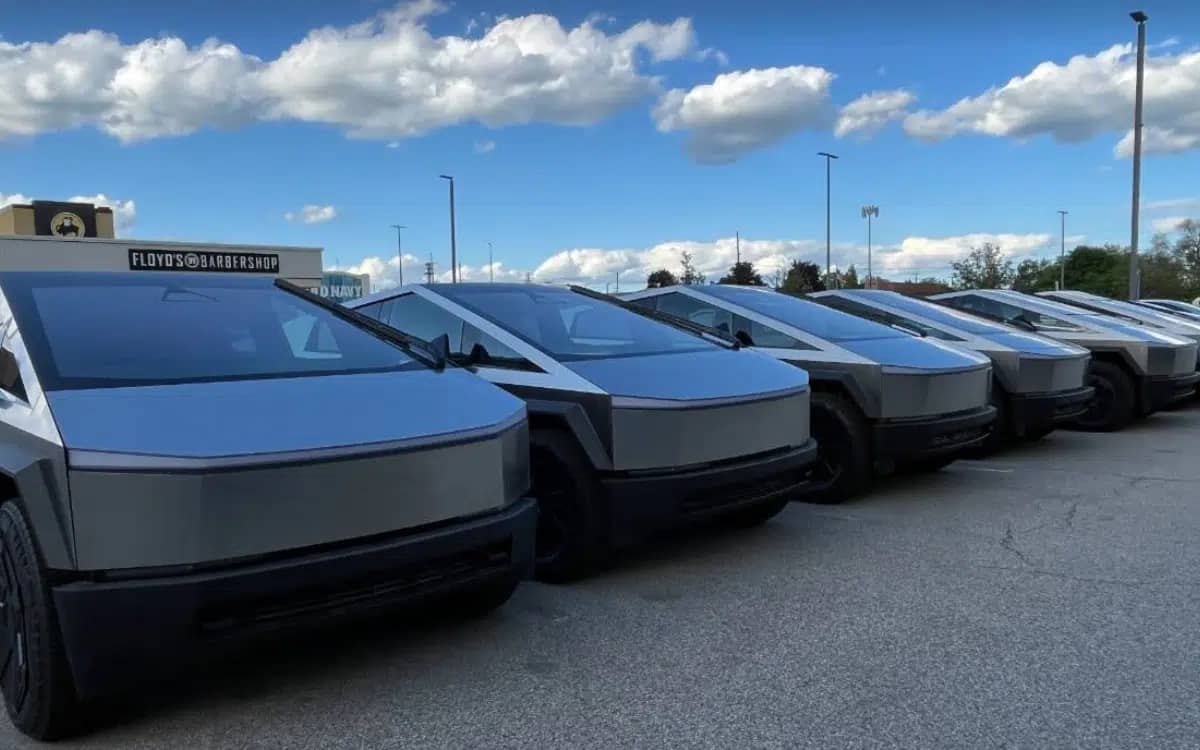 tesla-took-over-the-parking-lot-of-a-detroit-shopping-mall