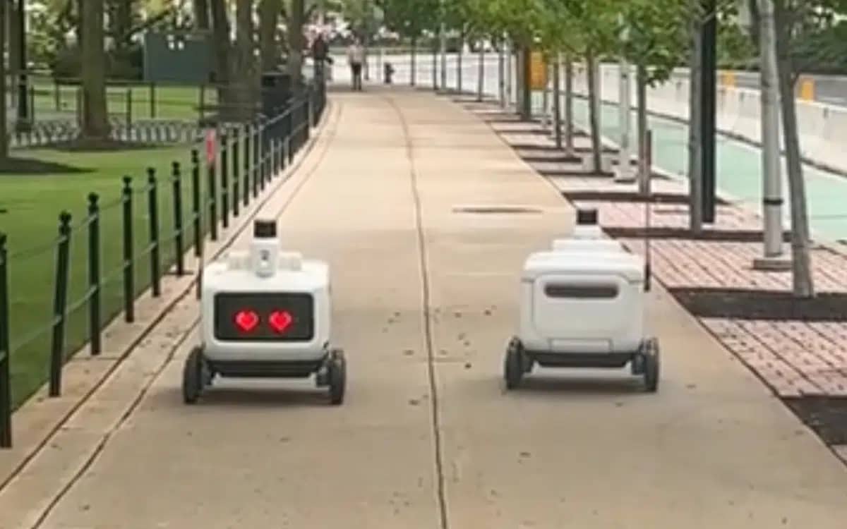 two-robots-fall-in-love-in-new-jersey