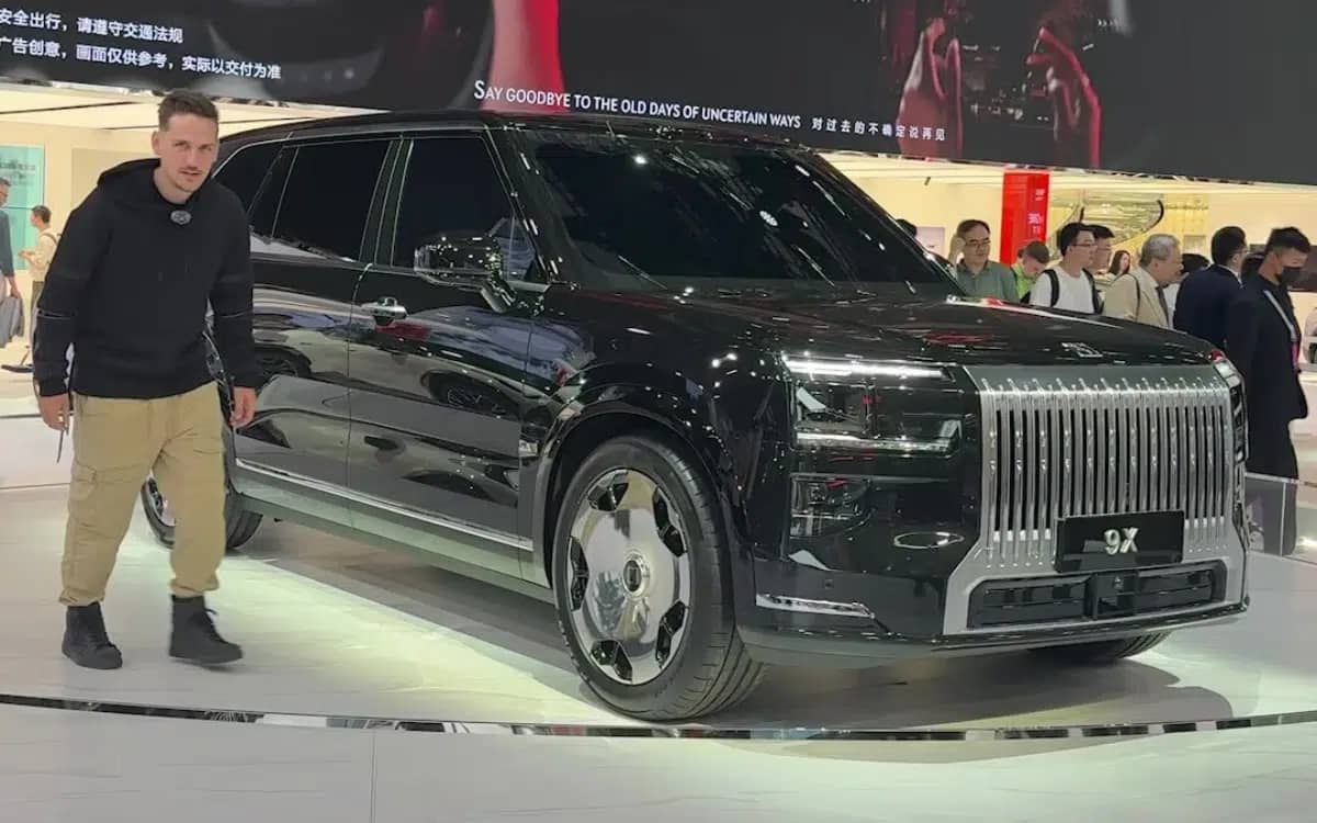 chinas-version-of-a-rolls-royce-cullinan-is-6000x-cheaper