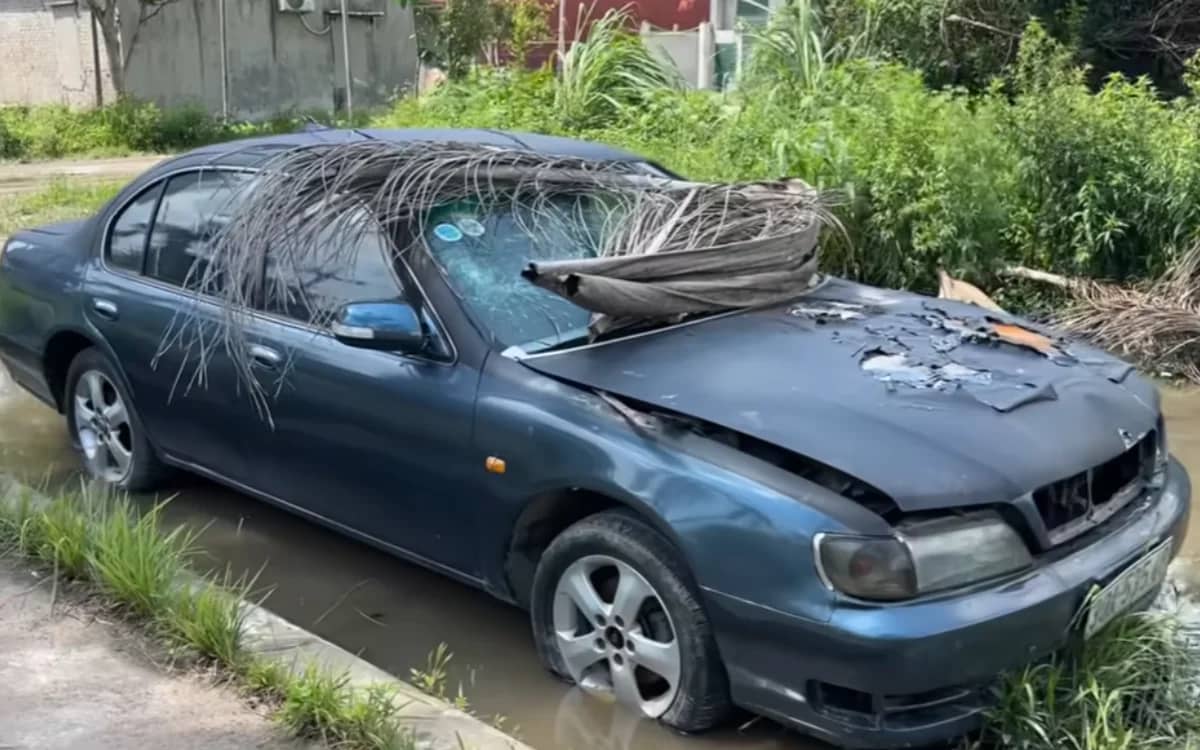 men-transform-90s-nissan-into-lamborghini-revuelto