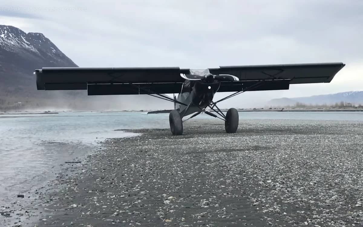 worlds-shortest-landing-plane-jon-bush