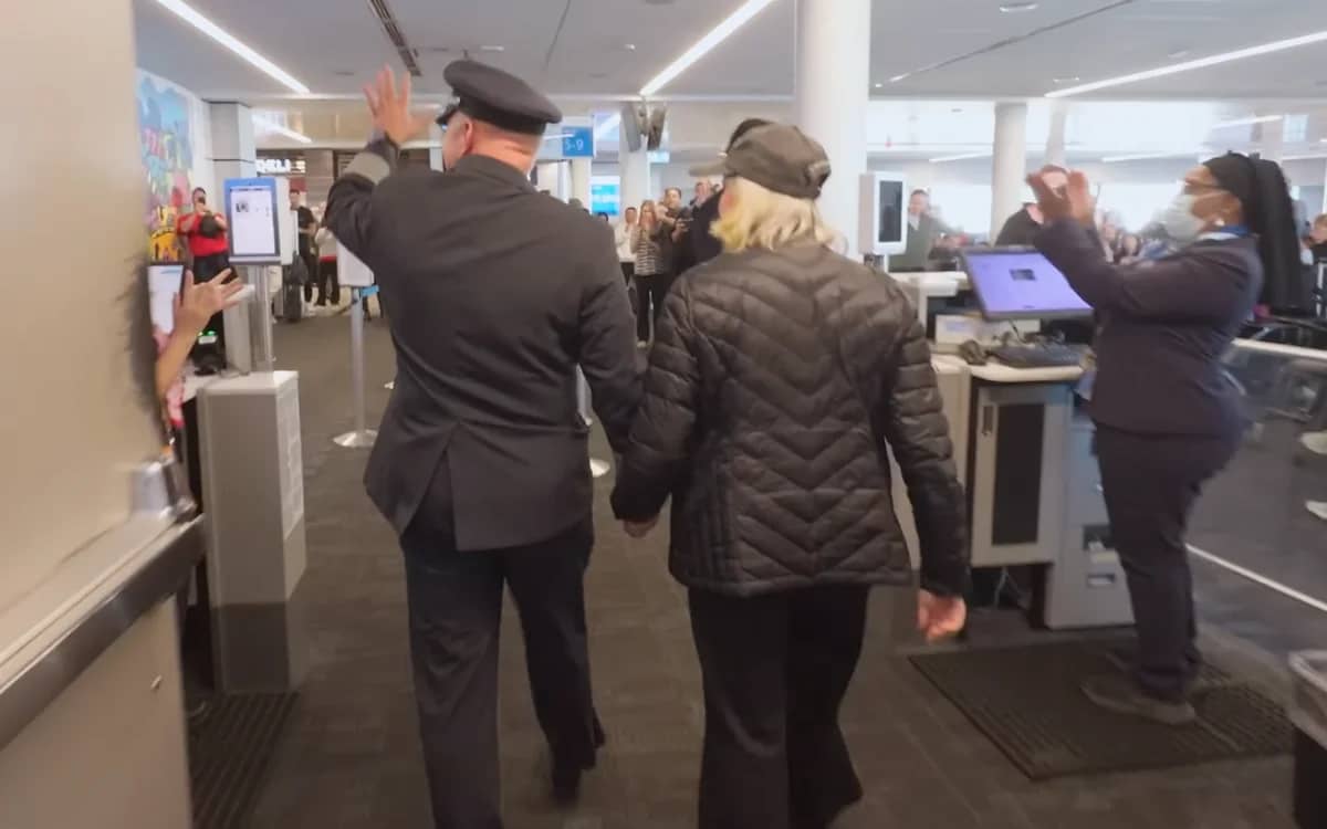 north-carolina-pilot-recieves-perfect-retirement-send-off