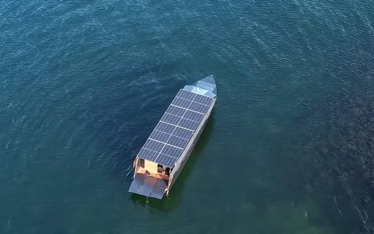solar-powered-explorer-yacht-helios-11