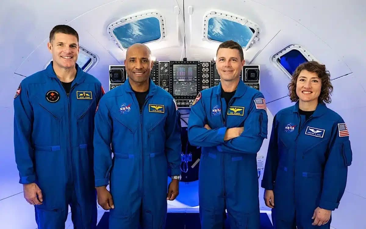 Forget FlightRadar, NASA wants you tracking astronauts as they loop around the Moon