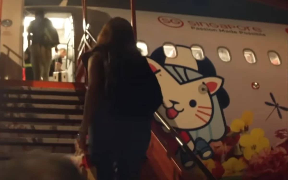 woman-flies-to-work-5-days-a-week-as-a-super-commuter