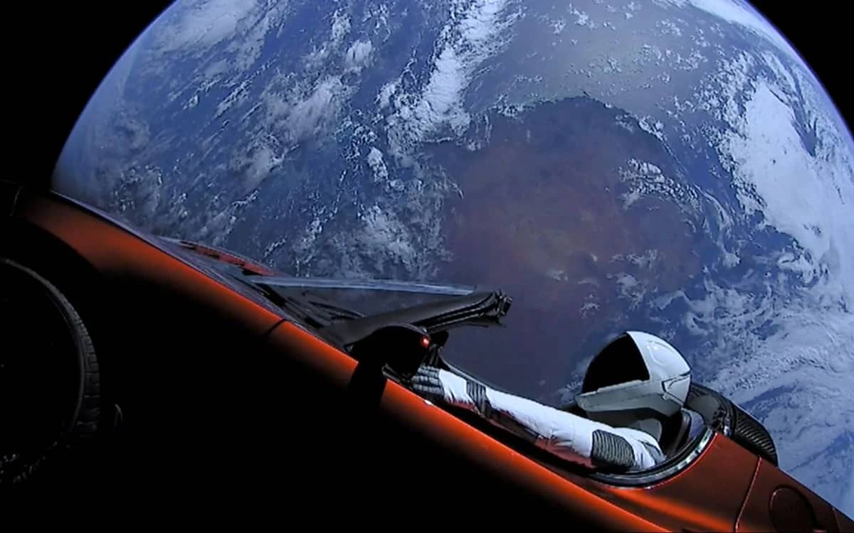 amateur-astronomer-spotted-elon-musks-tesla-roadster-in-space-and-panicked
