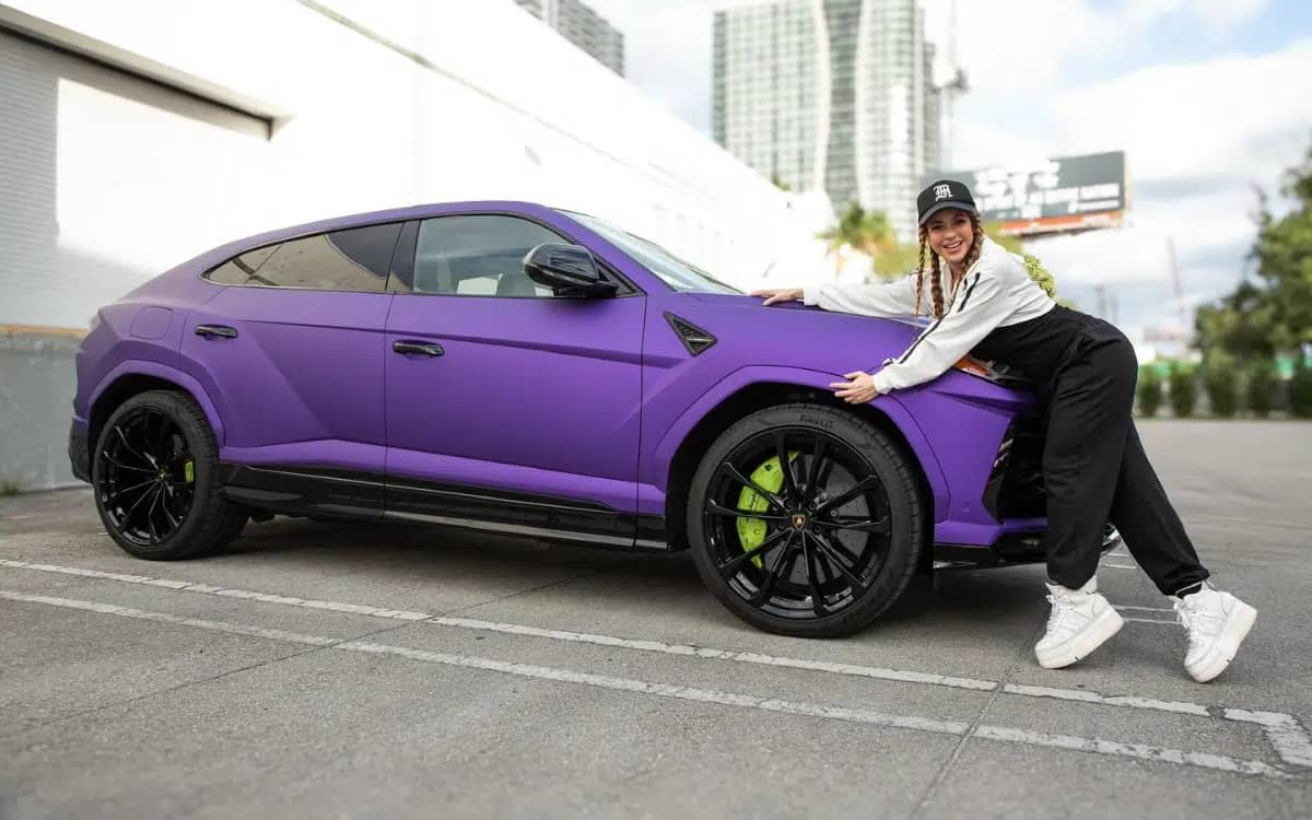 shakira-giving-away-purple-lamborghini-urus-to-fan