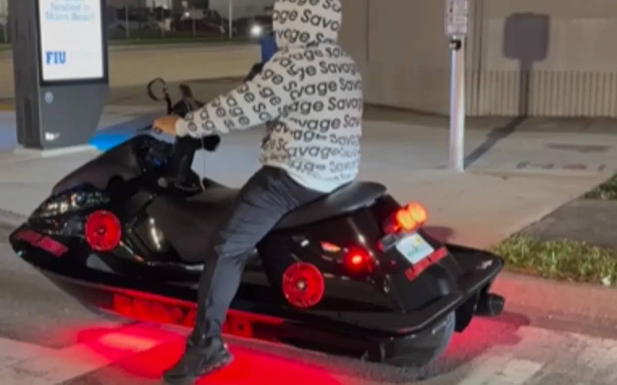this-miami-jet-ski-street-bike-looks-like-a-glitch-in-gta