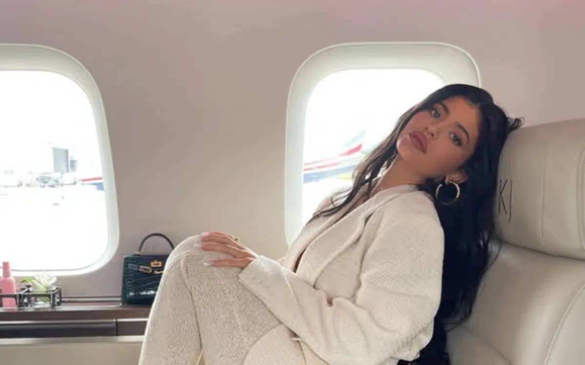 kylie-jenners-72m-jet-flies-17-hours-with-full-luxury-inside