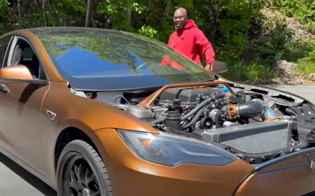 massachusetts-man-rebuilt-flooded-model-s-worlds-first-v8-tesla-sad-story