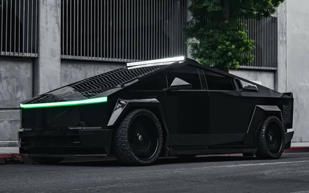 la-customizers-do-their-thing-with-tesla-cybertruck