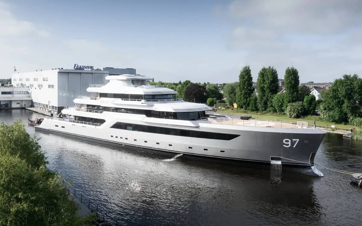 mystery-american-billionaire-commissions-260-foot-superyacht-designed-for-dogs