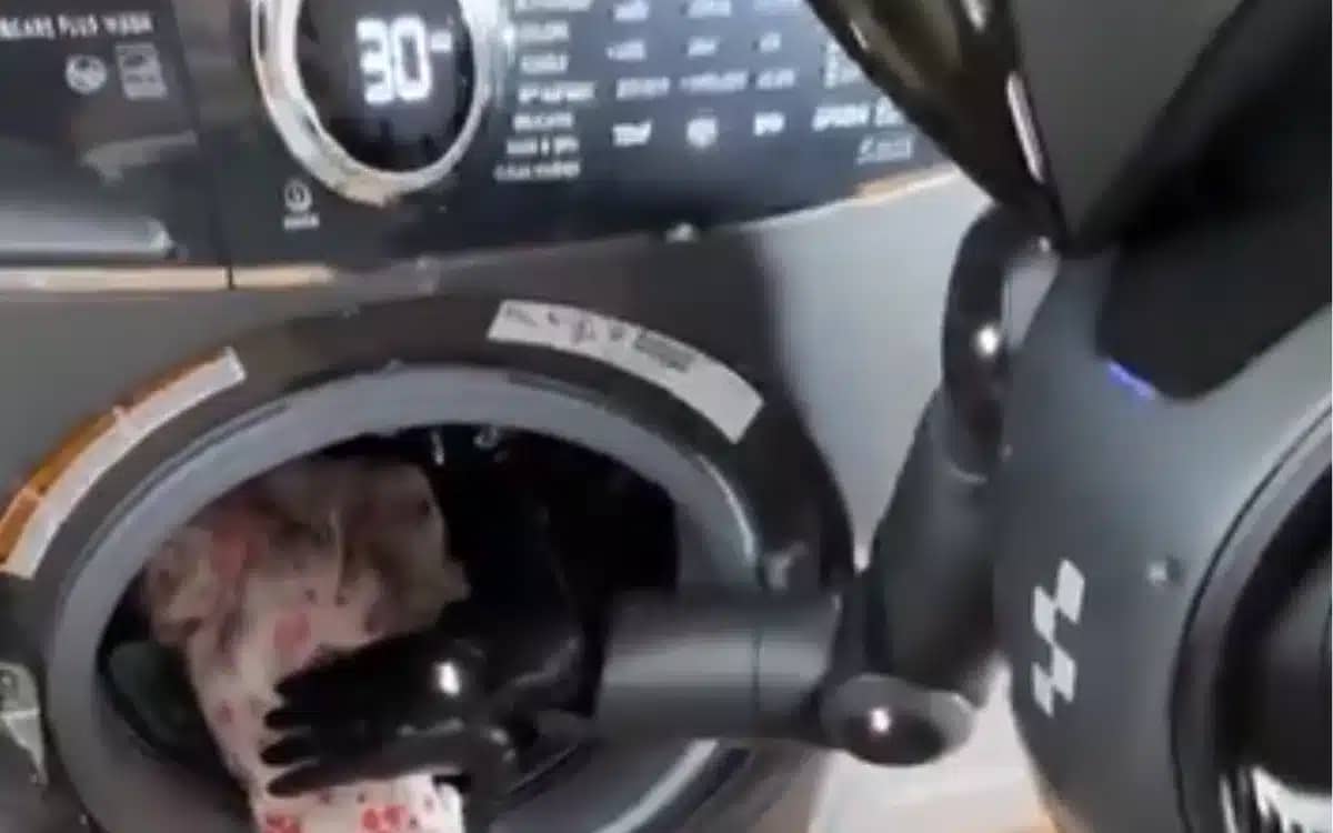US humanoid robot leaves people shocked with how well it does the laundry