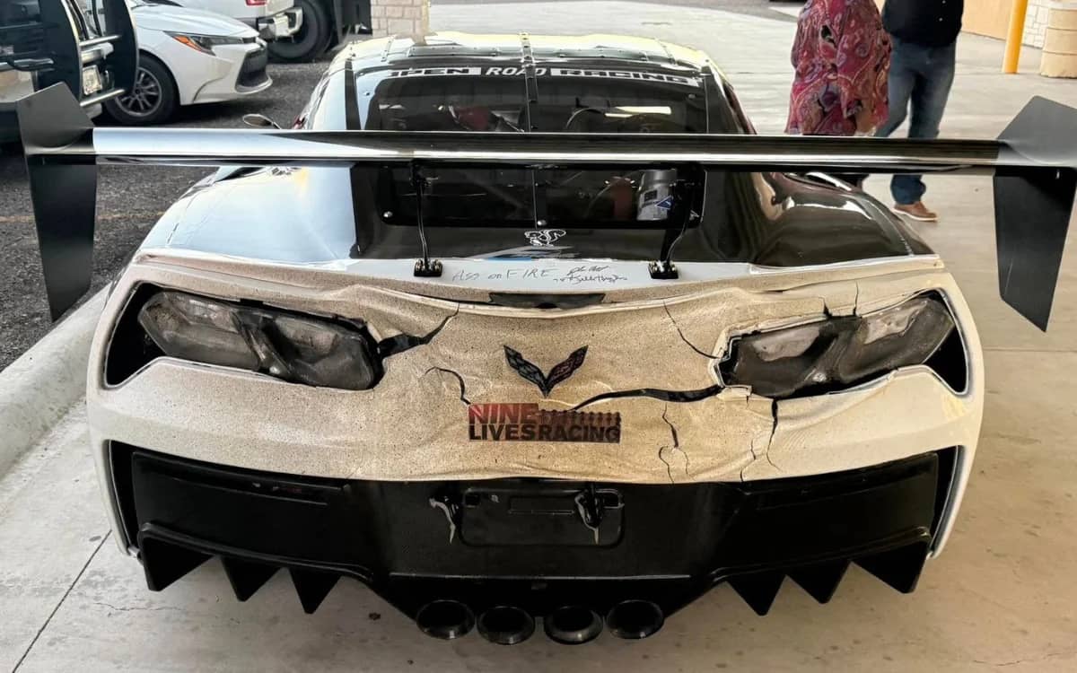 chevrolet-corvette-zr1-driver-hit-speeds-fast-texas-melted-rear-bumper