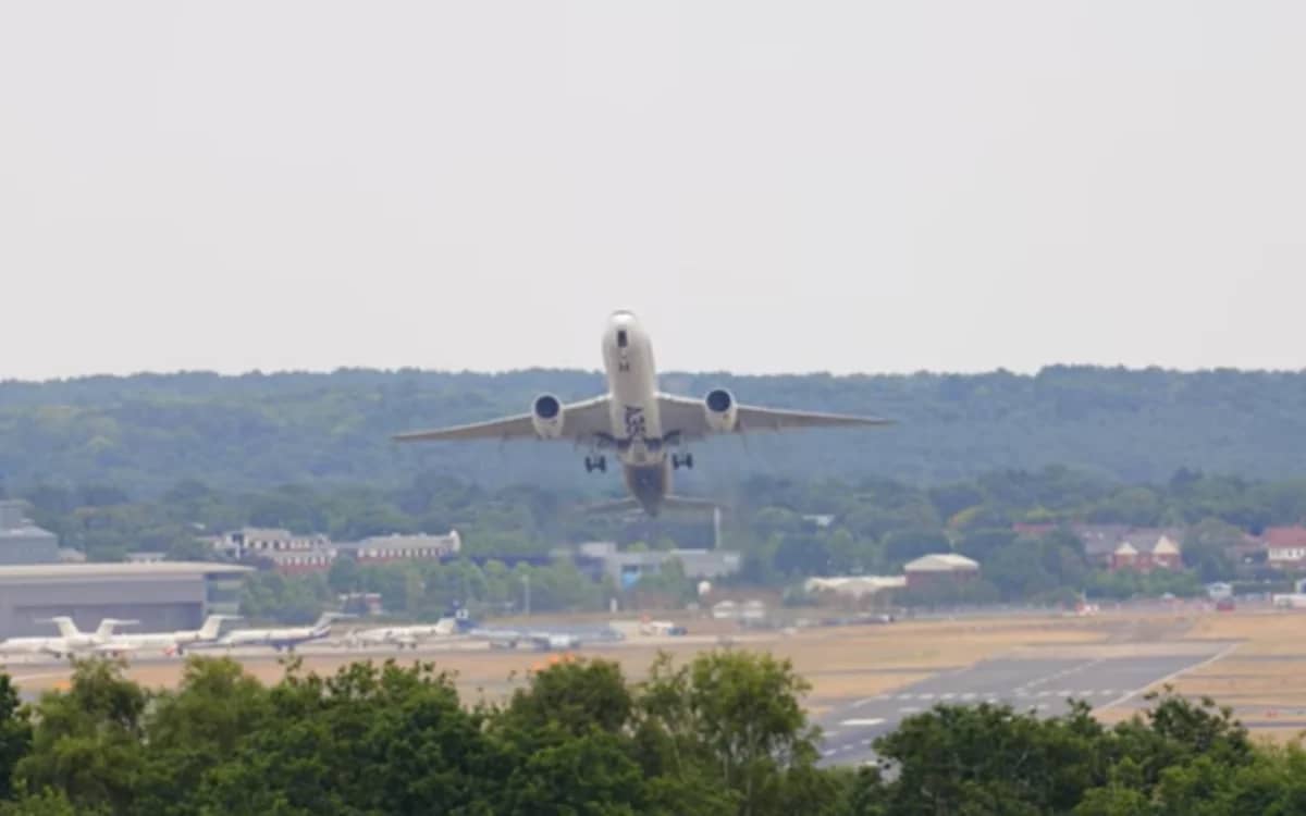airbus-a350-pilot-showcases-excellent-precision-steep-takeoff