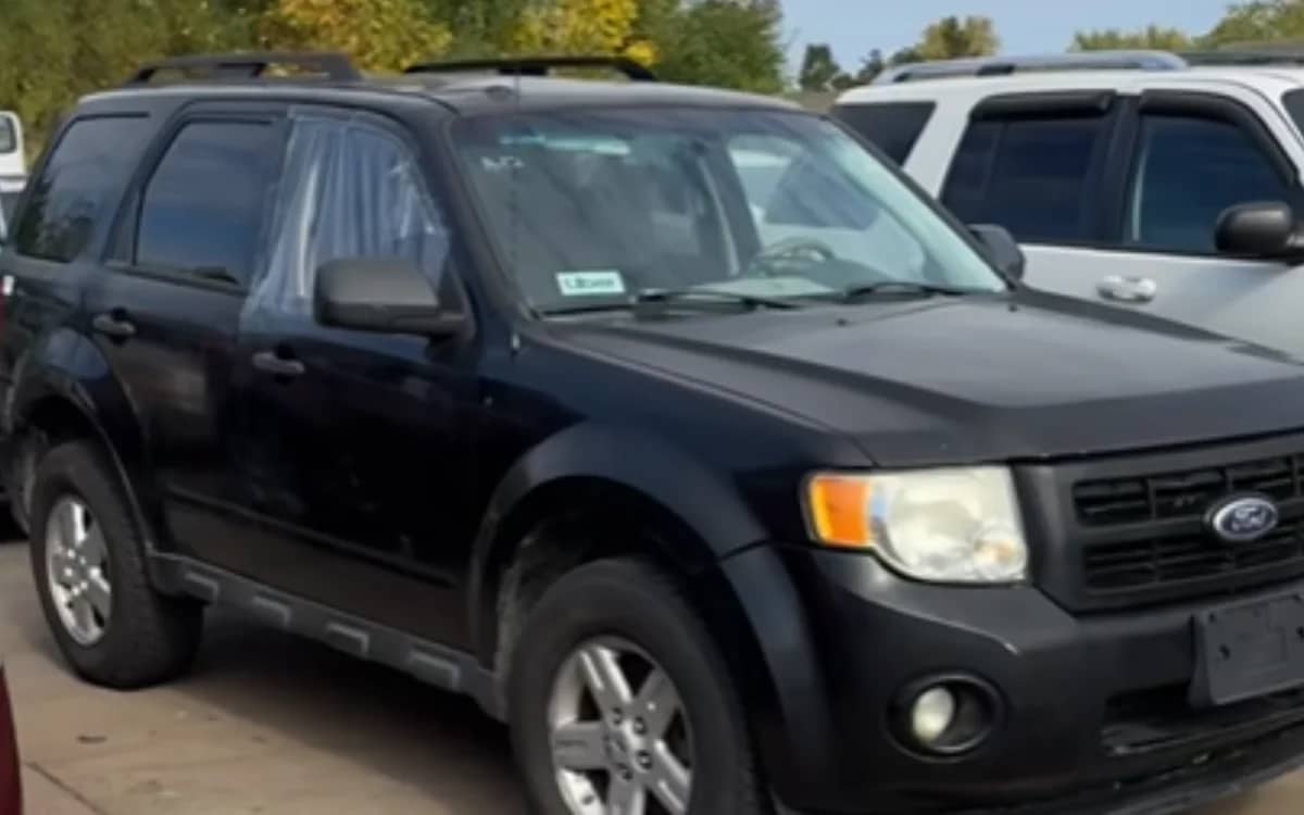 chicago-junkyard-worker-museum-worthy-ford-escape