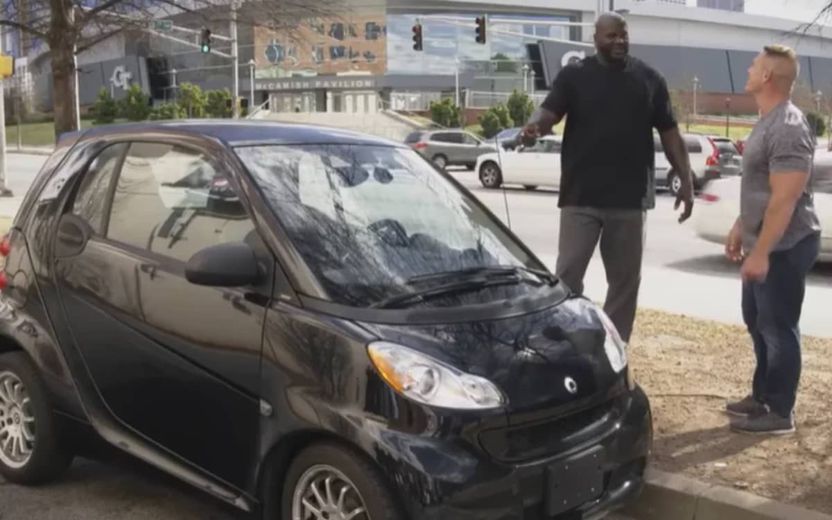 shaquille-oneal-queezed-into-mart-car-with-john-cena