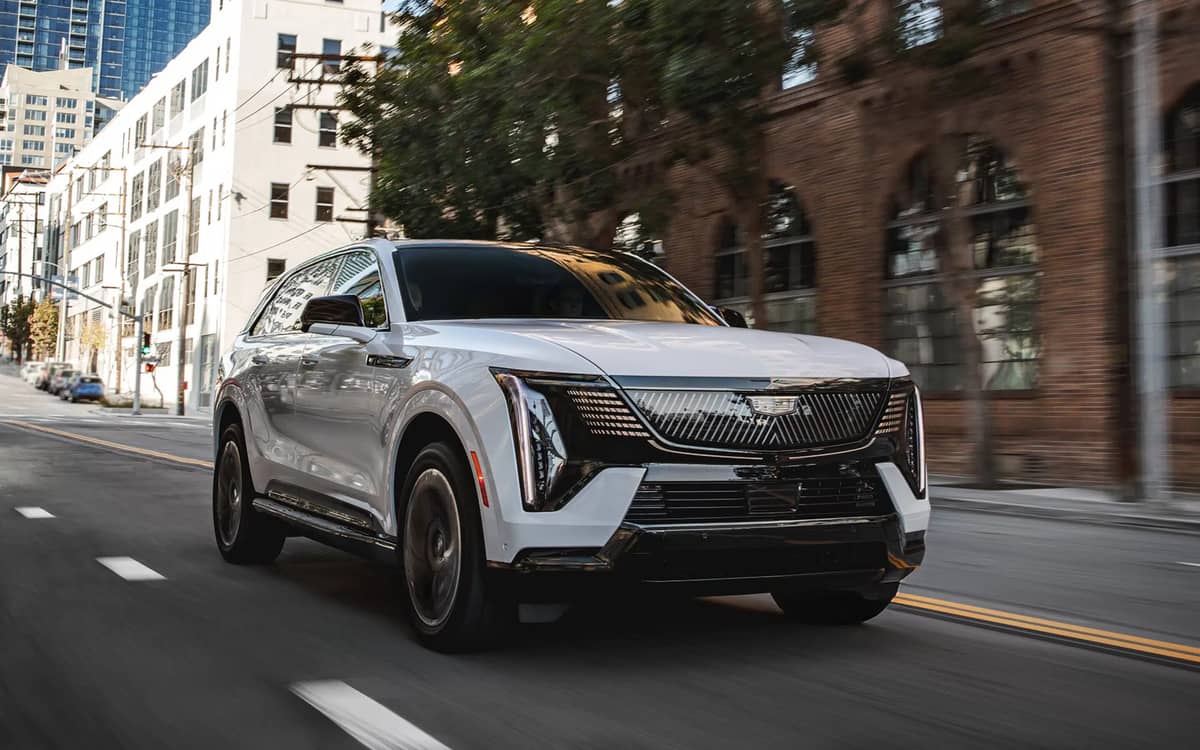 cadillac-escalade-iq-is-office-on-wheels-two-way-intercom