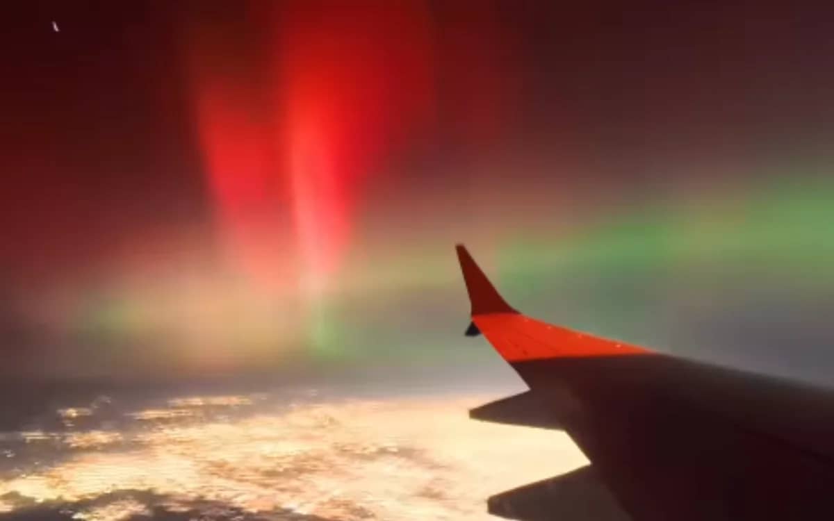 captain-asks-passenger-to-airdrop-video-from-plane