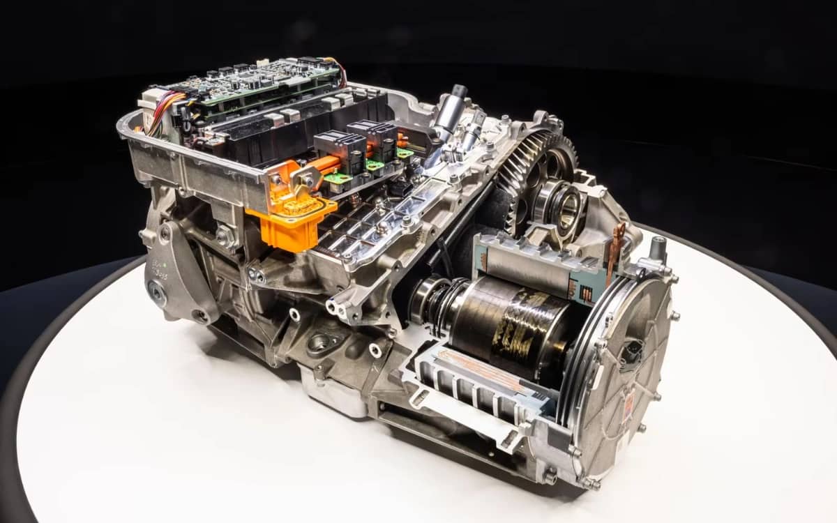 ferrari-teases-new-1000-horsepower-ev-elettrica