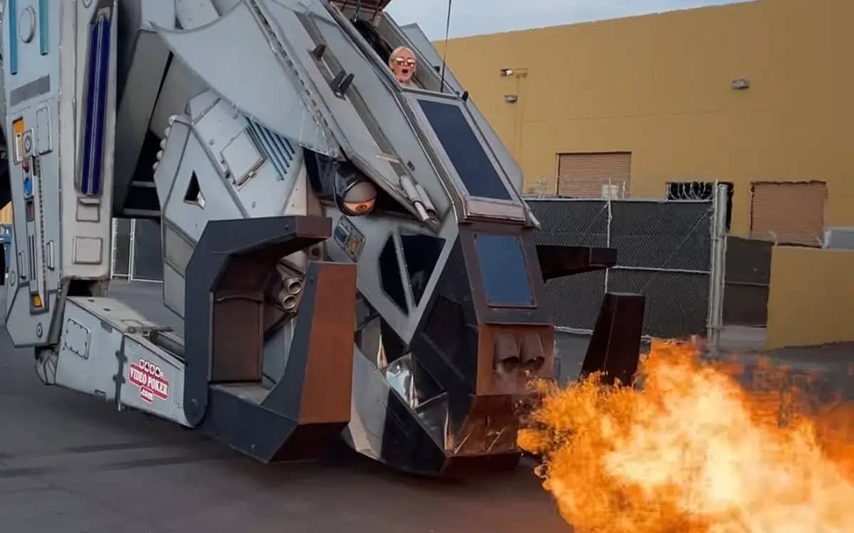 supercar-blondie-drives-fire-breathing-robot-that-cost-2-million-dollars