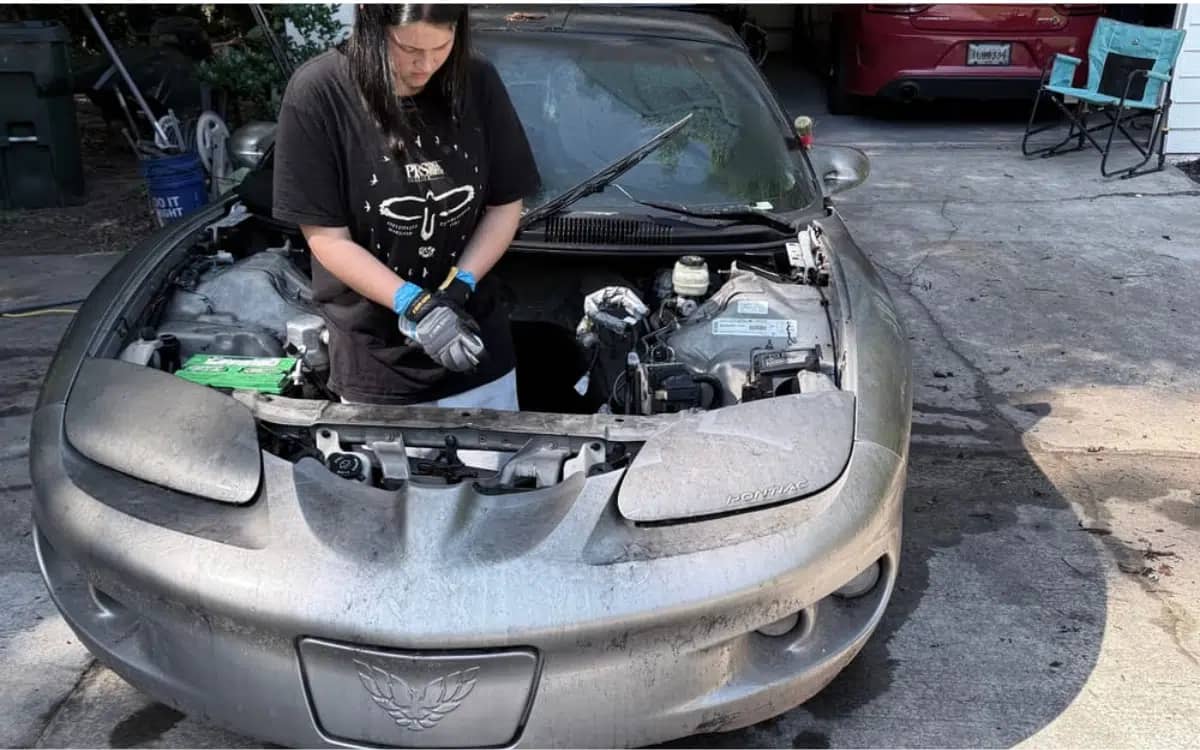 14-year-old-in-wisconsin-brought-her-brothers-abandoned-pontiac-firebird-back-to-life