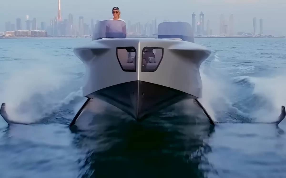 supercar-blondie-pilots-a-flying-yacht