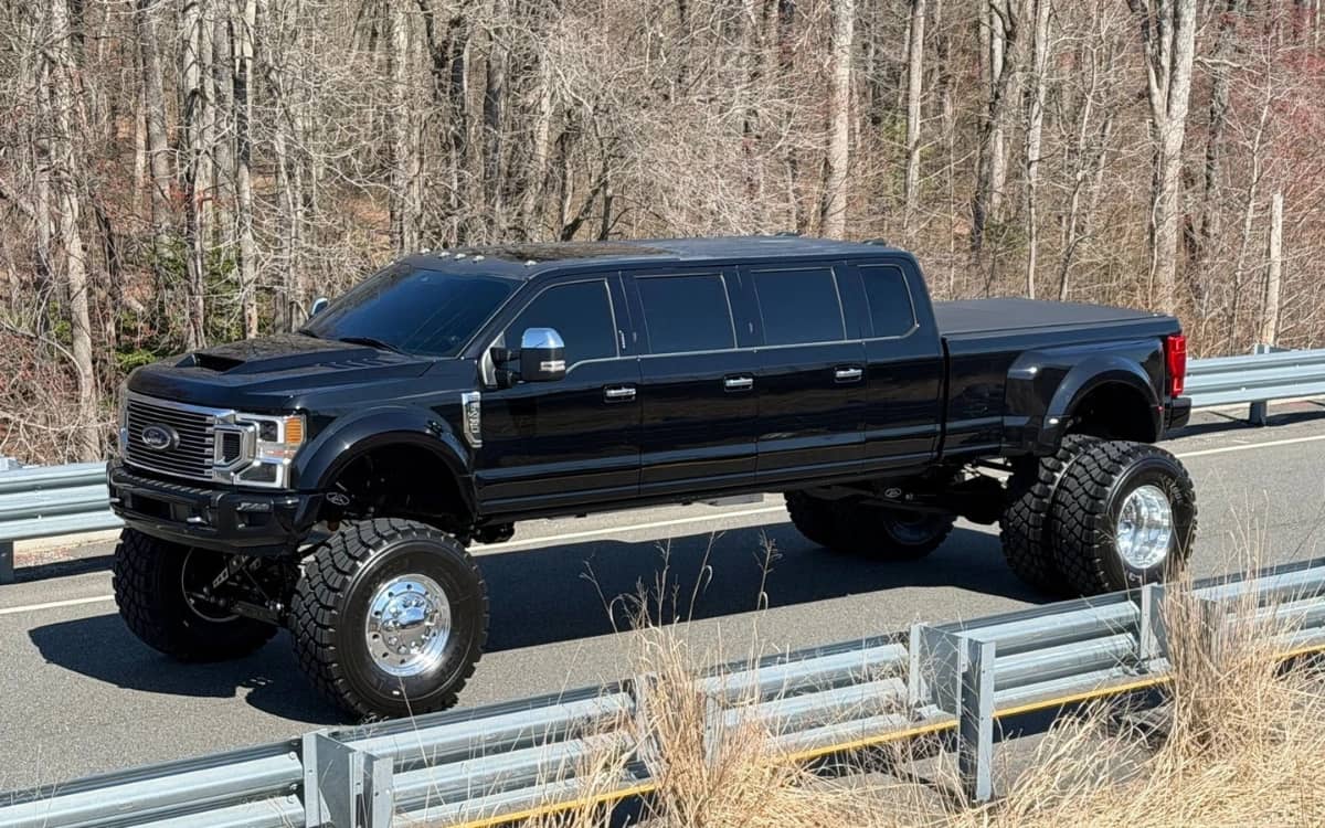 11-seat-ford-f-450-just-sold-for-absolute-fortune-ebay